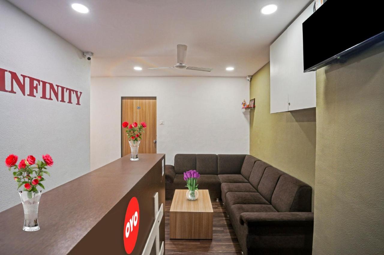 OYO Flagship 70004 Hotel Infinity Surat Exterior foto
