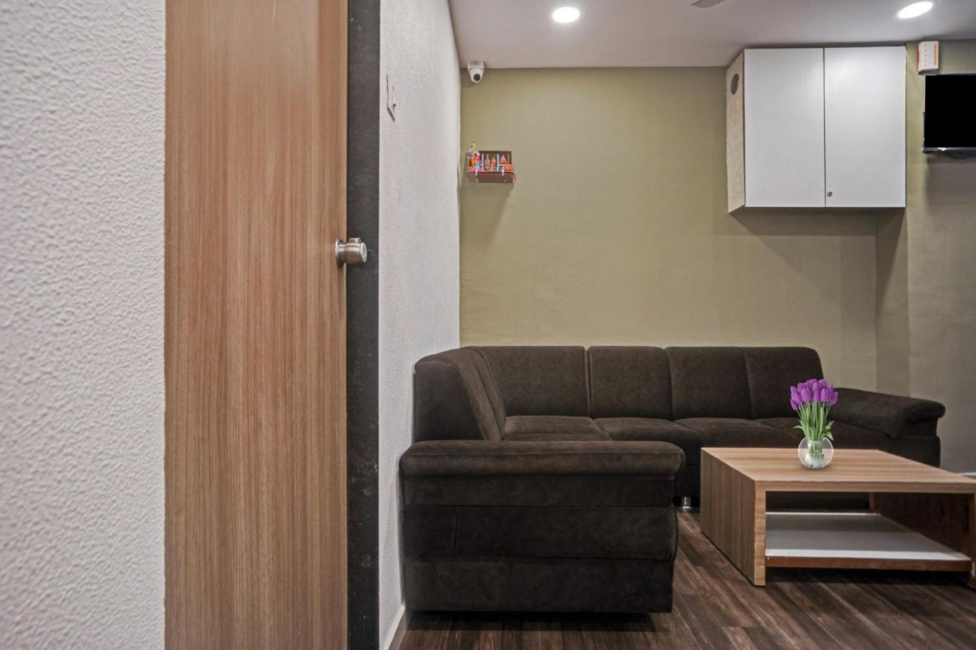 OYO Flagship 70004 Hotel Infinity Surat Exterior foto